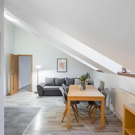 Elegant 4-Guest Retreat Near Old Town Apartment Prague Exterior photo