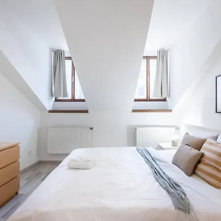 Elegant 4-Guest Retreat Near Old Town Apartment Prague Exterior photo