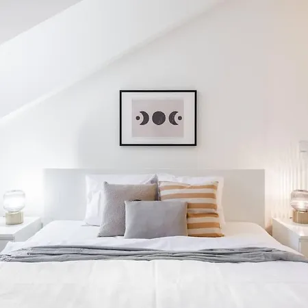 Elegant 4-Guest Retreat Near Old Town Apartment Prague Exterior photo